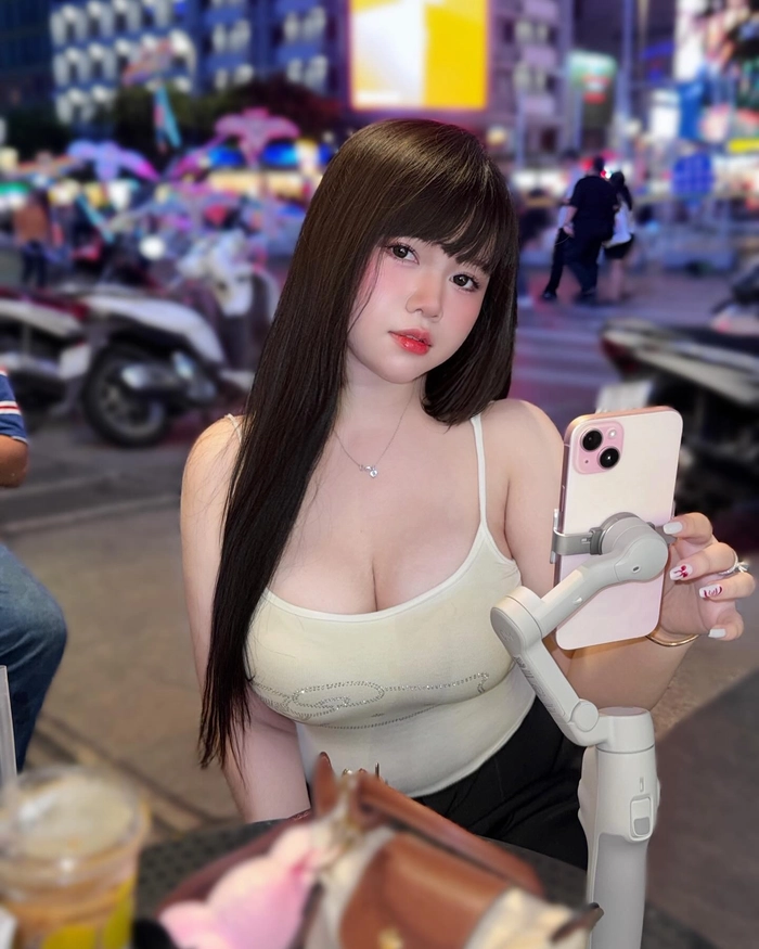 ảnh gái xinh ngực to​ khủng