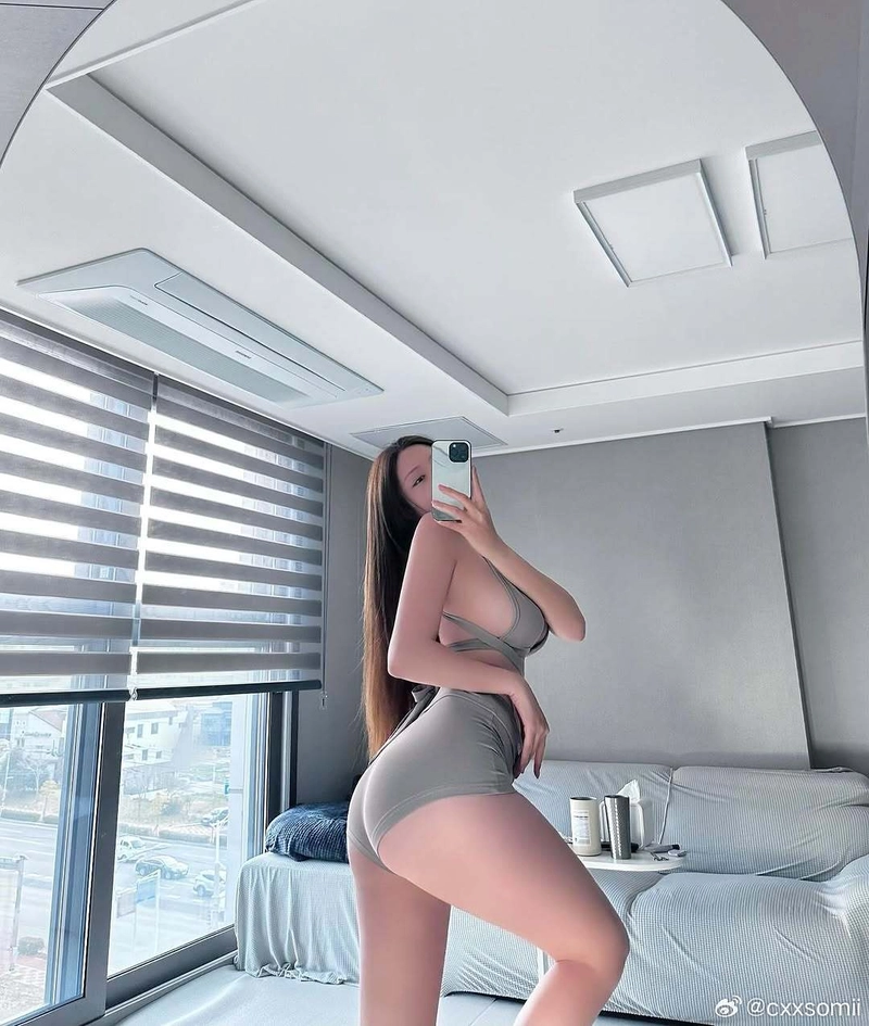 gái xinh mặc bikini lồn múp
